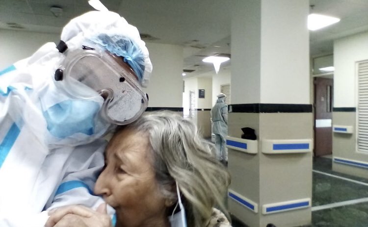 drasmalhi's tweet photo. PROUD TO BE A DOCTOR 
#Touched: A 75-yr-old lady after winning her battle against Covid hugs Dr. Abhishikta Mullick at Medical College &amp; Hospital in Kolkata while being discharged today. 

Can’t thank these ‘Gods’ in hospitals enough!   PLEASE STOP VIOLENCE AGAINST DOCTORS THANKS https://t.co/xd22eUgs0C