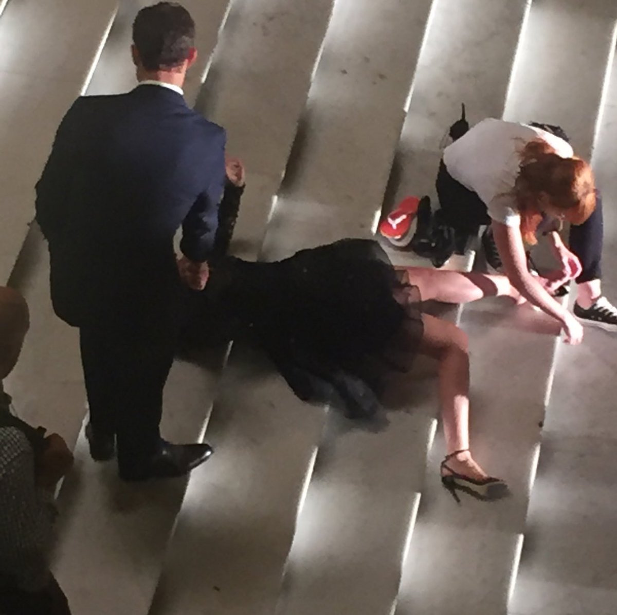 #JamieDornan being a king to his queen #DakotaJohnson 🥰🥰 ... Happy birthday🤴❣#damieisreal