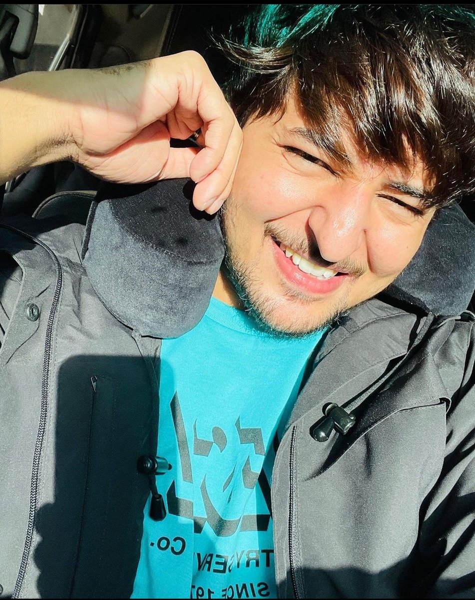 A loving embrace is just like the sun kissing the skin.  #ShehnaazGill #darshanraval