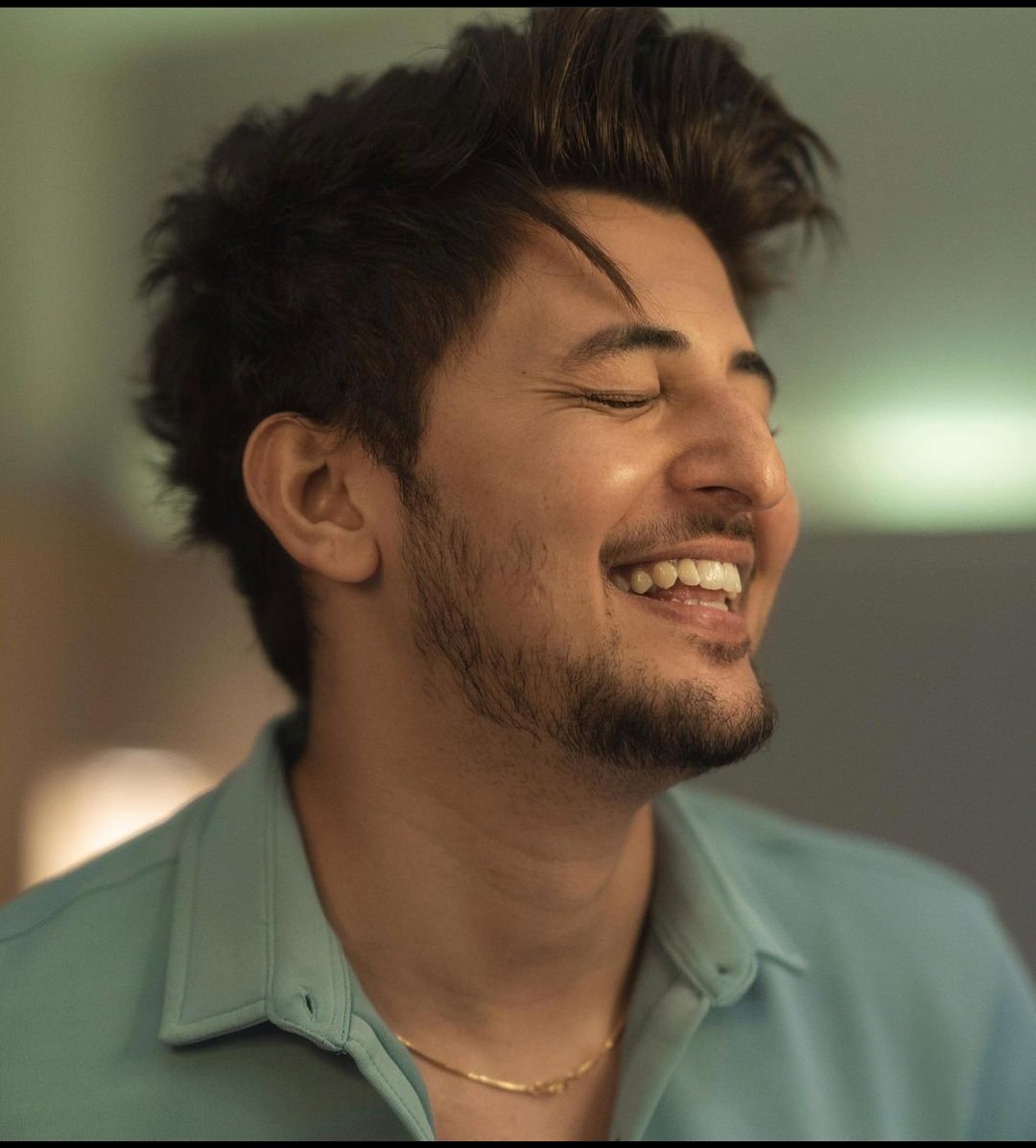 A smile starts on the lips, a grin spreads to the eyes, a chuckle comes from the belly; but a good laugh bursts forth from the soul, overflows, and bubbles all around  #ShehnaazGill  #darshanraval