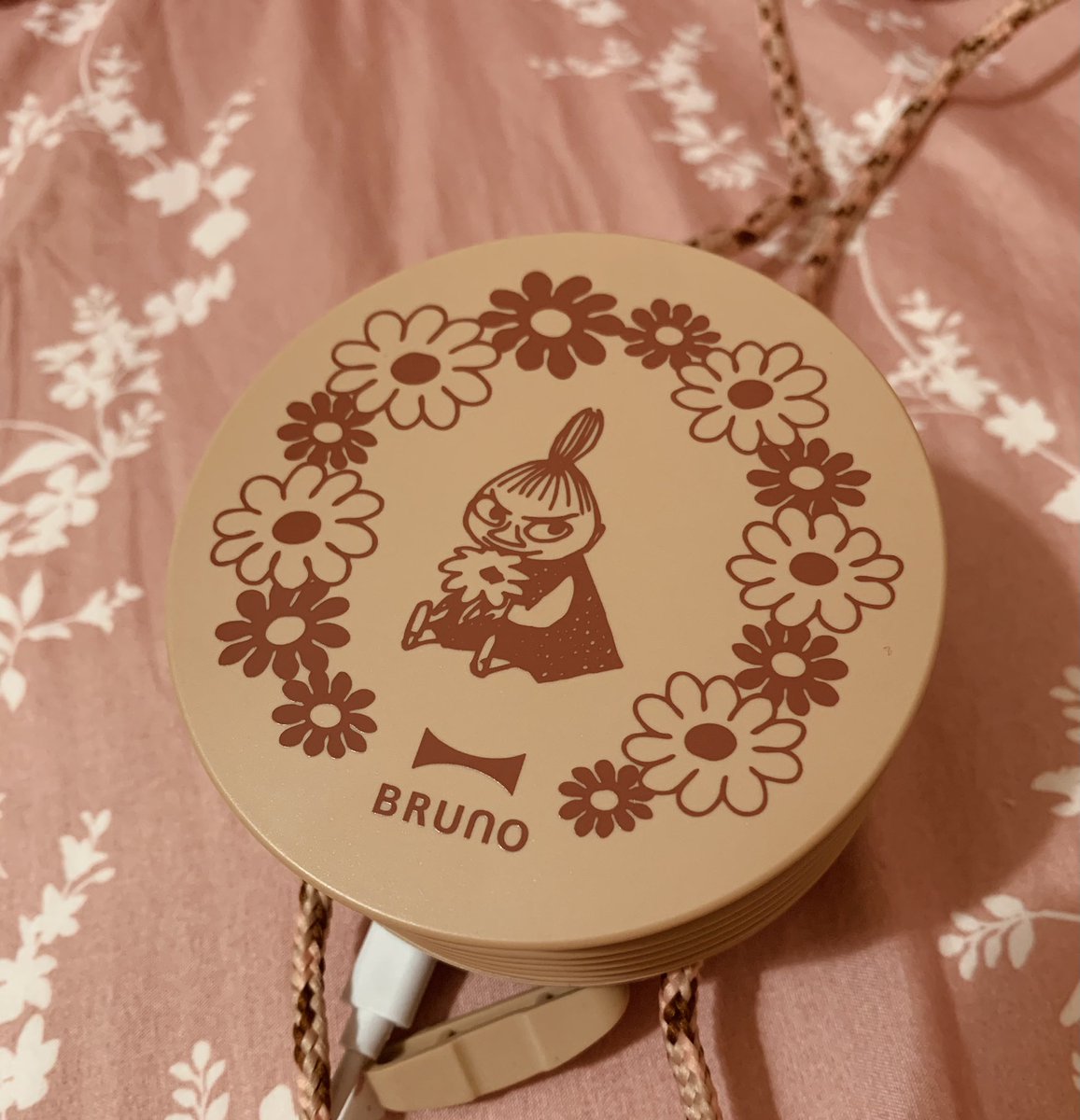 dj_hamahi's tweet photo. 【答え】
BRUNOのウェラブルファン、首掛け扇風機でした〜🌿
さすが❣️ご存知の方もいらっしゃいましたね💖
可愛いなぁん😍
夏が楽しみだ🎐

#BRUNO
#ブルーノ
#WearableFan
#首掛け扇風機
#リトルミイ 
#ムーミン https://t.co/3CiaLu9J2v
