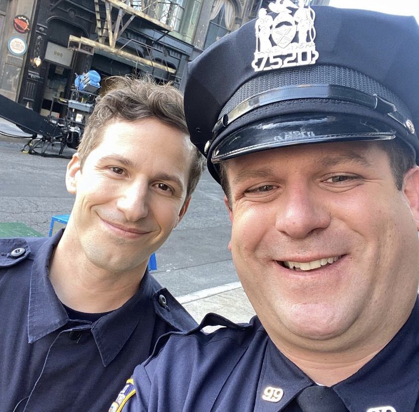 badpostandy's tweet image. Finally a good quality pic of Andy on the #Brooklyn99 set! 

📸: jacobbergeractor