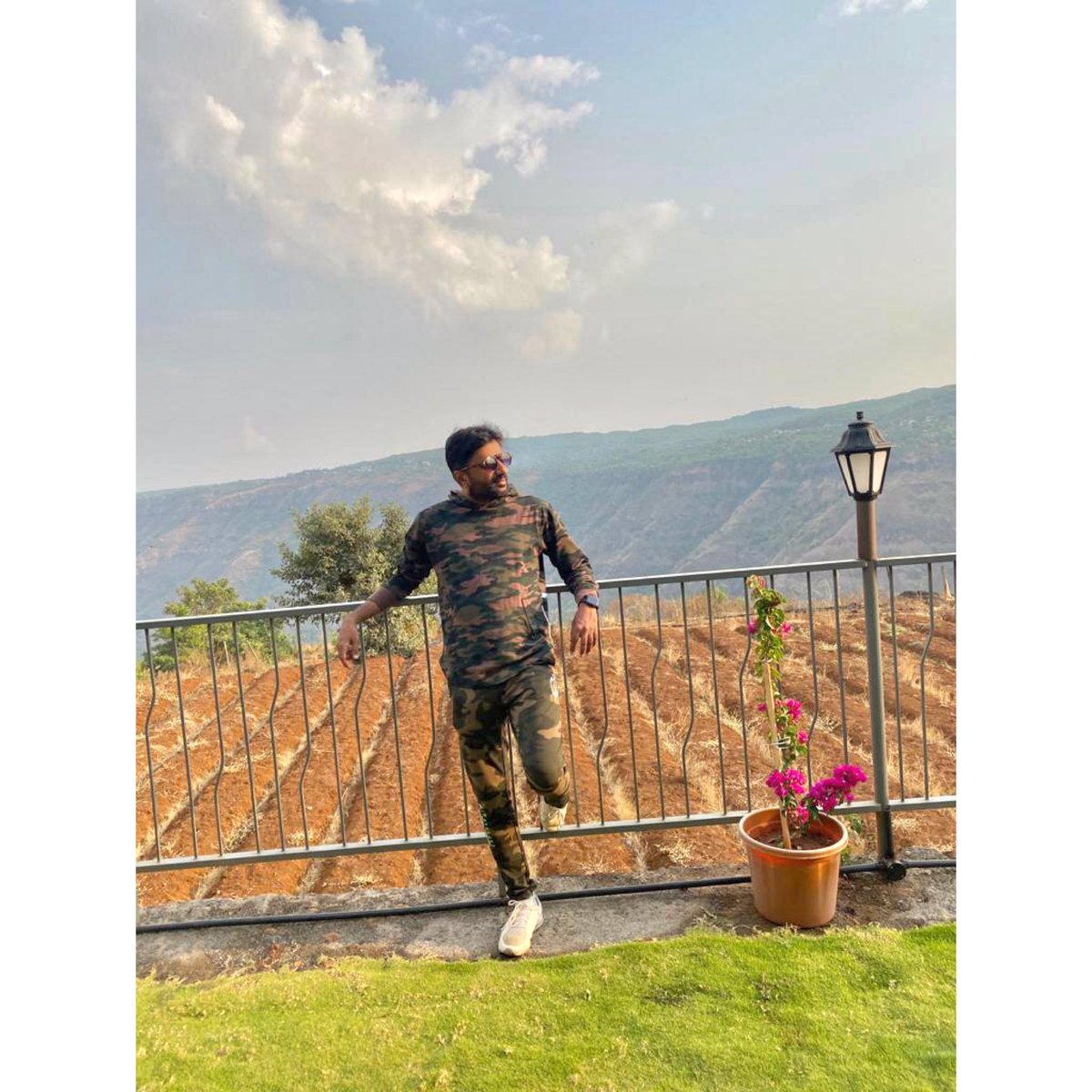 ManishJoshiLive's tweet photo. About all you can do in your life is be who you are……
,
#manishjoshi #mj #mjlive #travel #travellife #singer #world #memories #mood #india #spreadlove https://t.co/n3iAyffwiN