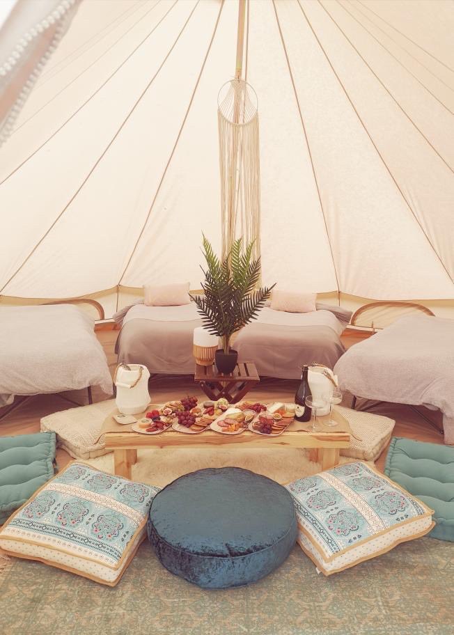 KDFoodco's tweet photo. Hello 🤩

Beautiful setup by the lovely Debbie from @adorabell_glamping with one of our signature grazing boxes. 

Glamping and grazing. What’s not to love 💛

#glampingparty #cheeselover #datenight #reuinion #backgardenglamping https://t.co/zeYHEfNpd4