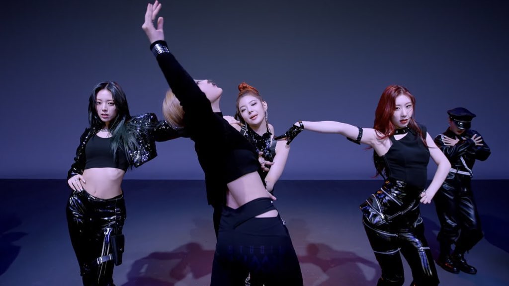 itzjnk's tweet photo. @M2MPD @ITZYofficial #BEORIGINAL_ITZY 와!! ITZY는 정말 대단한 댄서야... 그들은 항상 나를 감동시킨다. 저는 그들의 컨셉과 표정이 너무 좋아요. 😮🥰 I’m the MAFIA!! https://t.co/SfDwhkBq0D