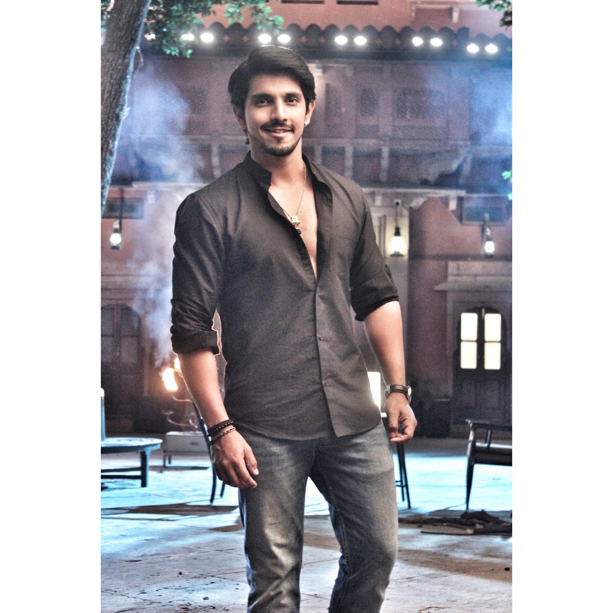 𝑲𝒂𝒏𝒘𝒂𝒓 𝑫𝒉𝒊𝒍𝒍𝒐𝒏 (𝑲𝑫)'s tweet - "Presenting Shiva Pandya 2.0 😏🔥 @StarPlus #PandyaStore #Shiva #kanwardhillon " - Trendsmap