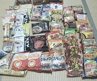 そういや現地アイスで思い出したけど なんでおれは同人誌イベントで地元ラーメン交換会という無謀な真似を・・・ 