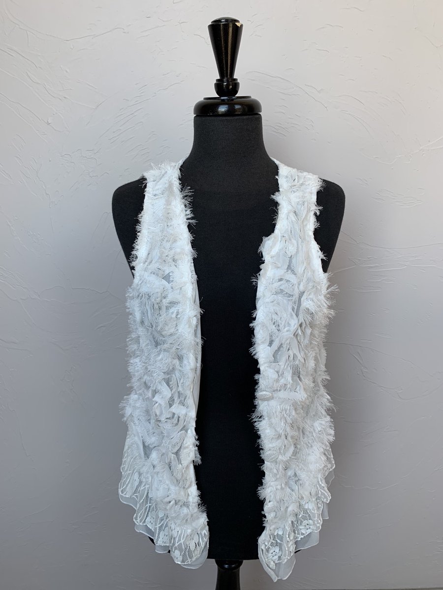 CorahCouture's tweet photo. Light and breezy. This vest is perfect for a whimsical May. Shop now: https://t.co/4q4E7aYeo6 
#myprettyangel #myprettyangelclothing #vest #whimsical #cuteclothes#corahcouture #summer #summeroutfits #summerstyle #shopping #onlineshopping #outfits #mobileboutique #online https://t.co/yGflMzNin9
