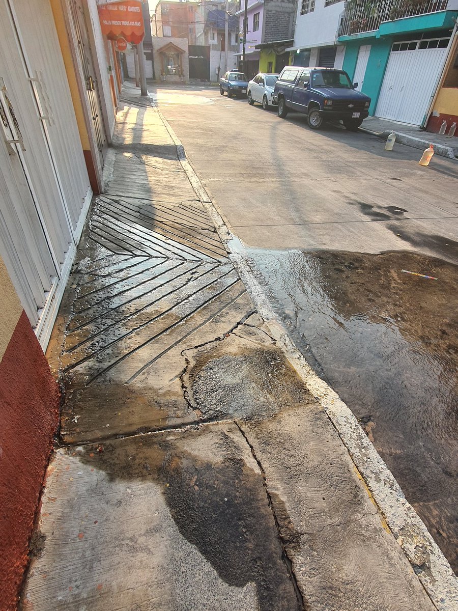 OmarAlejandro04's tweet photo. @SacmexCDMX Fuga de agua en la calle Saturno, col. El Cuernito #AlvaroObregon https://t.co/aOoRAKYWrE