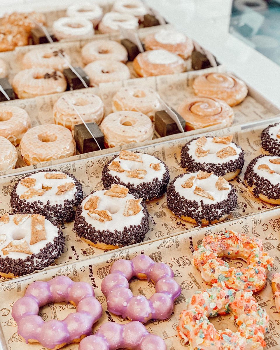 GlazySusan's tweet image. GOOD MORNING WORCESTER!
It is the FINAL WEEKEND of our APRIL menu. Last chance to get this month’s flavors! Also, for anyone celebrating Orthodox Easter, come get your baklava doughnuts!
Doors open at 9 am! We’re at the @DCUCenter located at DOOR 15A.

#glazysusan