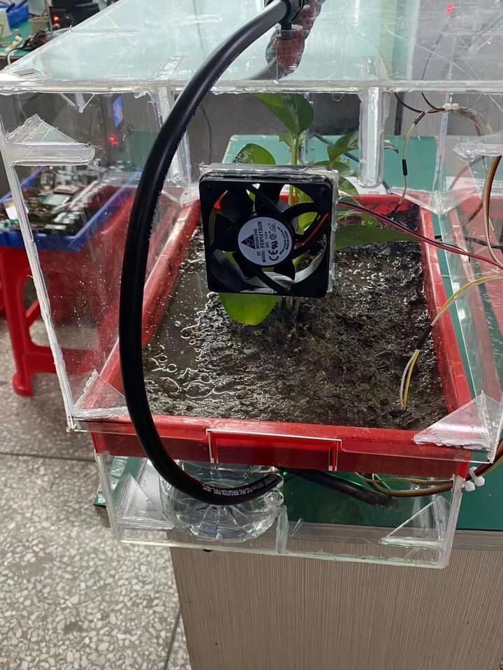 Esp32Cam's tweet image. The small smart farm model based on the ESP32 Rubik Cube-1 host is convenient for children to cultivate AI programming education and observe the interest of things carefully. aliexpress.com/item/100500177…