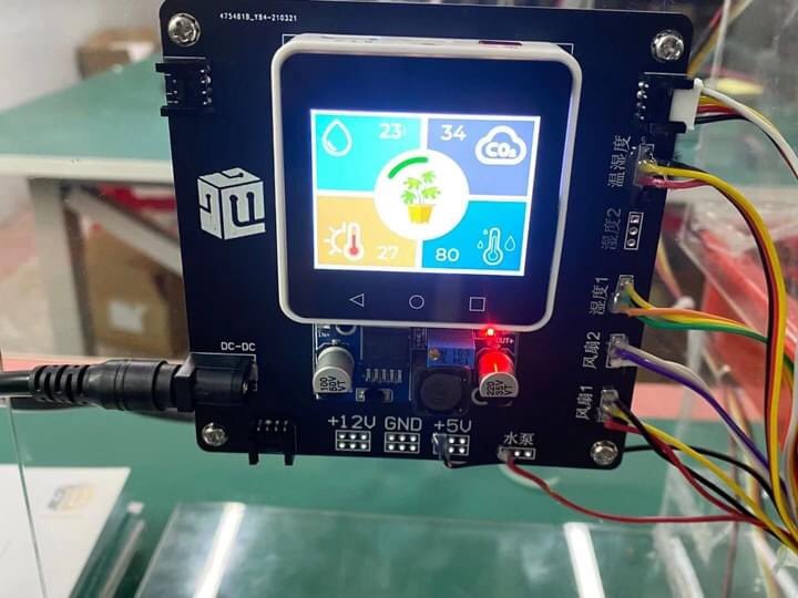 Esp32Cam's tweet image. The small smart farm model based on the ESP32 Rubik Cube-1 host is convenient for children to cultivate AI programming education and observe the interest of things carefully. aliexpress.com/item/100500177…