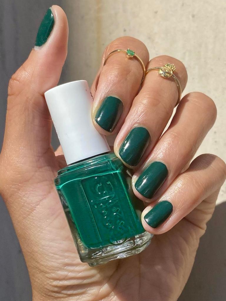 essie's tweet photo. happy birthday to all of our may babies! we'll celebrating with emerald-hued shades, kicking it off with #offtropic ๐ post your favorite emerald mani and tag @essie for a chance to be featured all month long! feat. jewelry by @stoneandstrand @christinagranthands https://t.co/VBUUjmUmsi