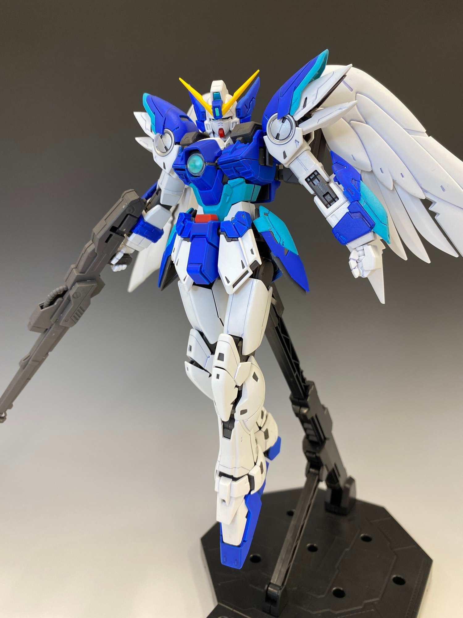 The Gundam Base 福岡店情報 Lt Lt スタッフ作品紹介 Gt Gt Mg 1 100 ウイングガンダムゼロew Ver Ka を ウイングガンダムセラフィム 風に仕上げてみました ガンダムベース福岡ビルドルームには沢山のスタッフ制作のガンプラも展示中 ご来店