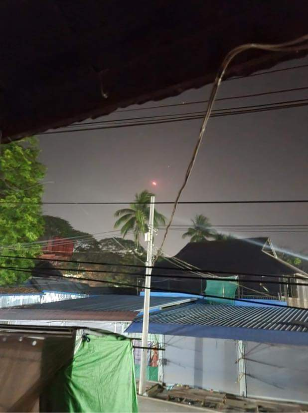 thethnin_ng's tweet photo. At about 8:00 pm, inside the Myoma police station, in the center of Bahmo, Kachin State: SAC Terrorists are firing at something in the sky. Some people nearby said that they were shooting at the drone flying into the sky.
#May1Coup
#WhatsHappeningInMyanmar https://t.co/NfwbkdWiyk