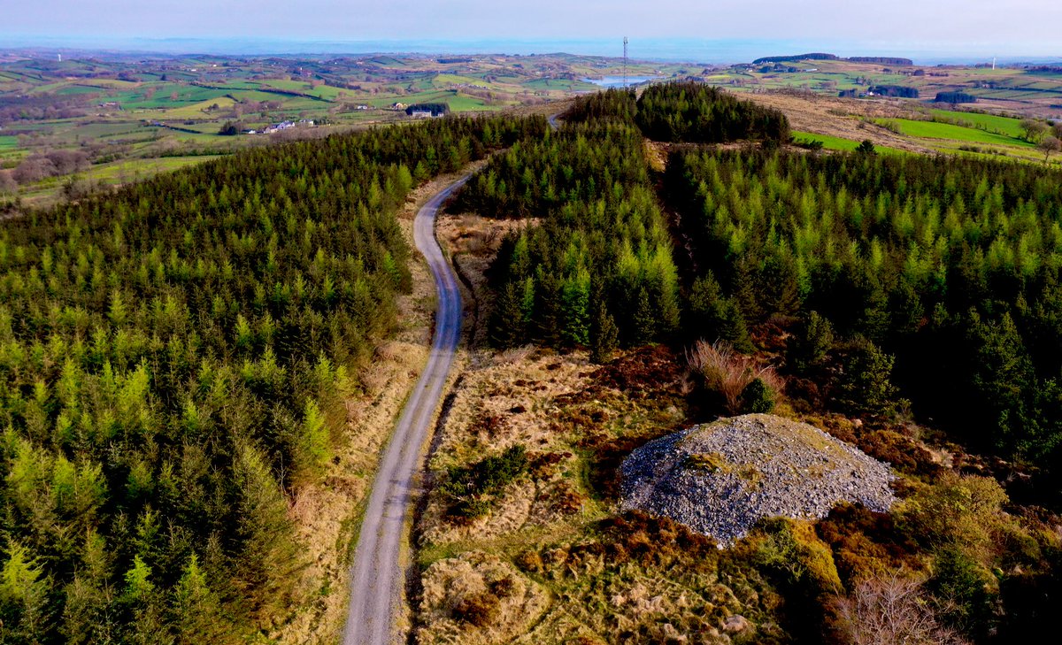 PhotoMurp's tweet photo. “Mullyash Cairn”....the highest point in @MonaghanCoCo North to the left, South to the right @PhotoMurp @OramMullyash @MonaghanTourism @ScenesOfUlster @Armagh_HCUTA @Failte_Ireland #mullyash https://t.co/pb8lR5xEQQ
