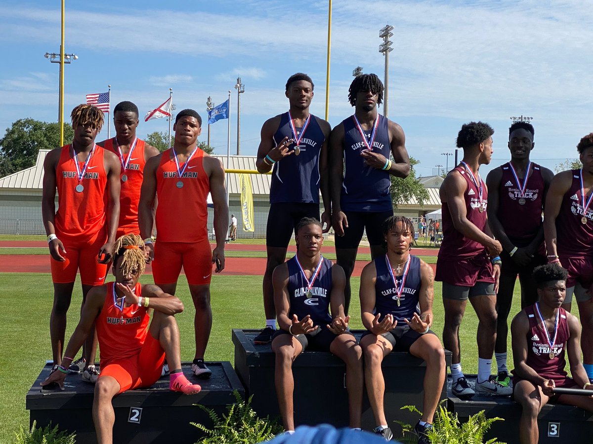 Viking Track Stars taking names and making history!  Today in the 4x100m Huffman broke the school record with a time of 42.26. 🧡🏃🏾‍♀️👟🏃🏿‍♂️💚