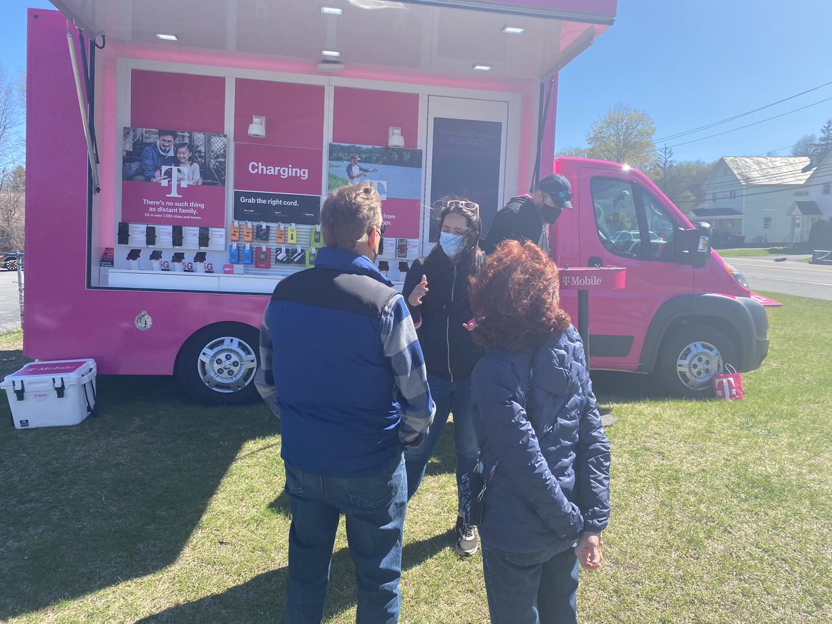 Check us at Dairy Haus for your Free Scoop and check out the best deals in town! <a href="/DairyHausNY/">Dairy Haus</a> @tmobiletruckalb  <a href="/DavidAntczak3/">David Antczak</a> @AliSomji