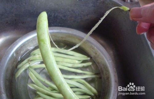 I used to joke that the minimum requirement of being civilized is removing the strings when serving green beans. Bottom line is, there doesn’t exist a fixed set of rules of “civilized”that covers all human interactions. Instead, just be aware of & respect the differences. 4/