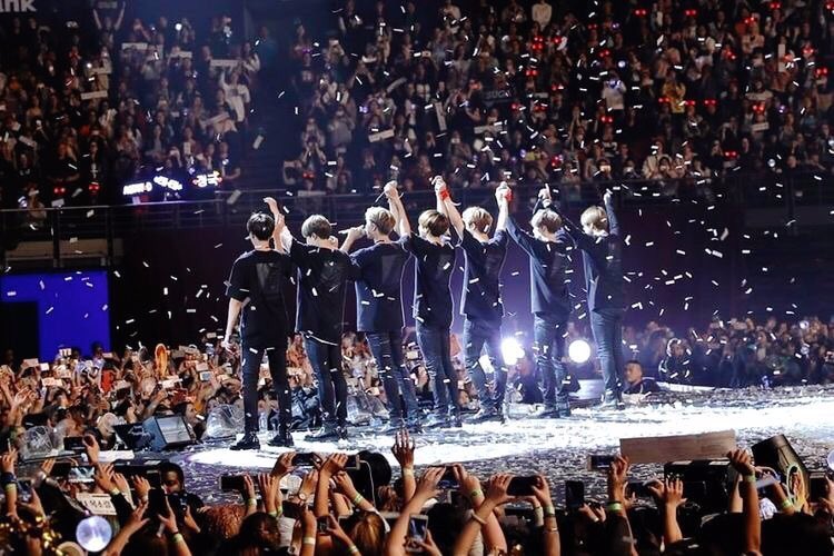 Concert Tannies makes me sad now. Sad and longing. I've never been in a big concert like this, how can I feel nostalgic longing for it? #Dynamite  #BestMusicVideo  #iHeartAwards  @BTS_twt