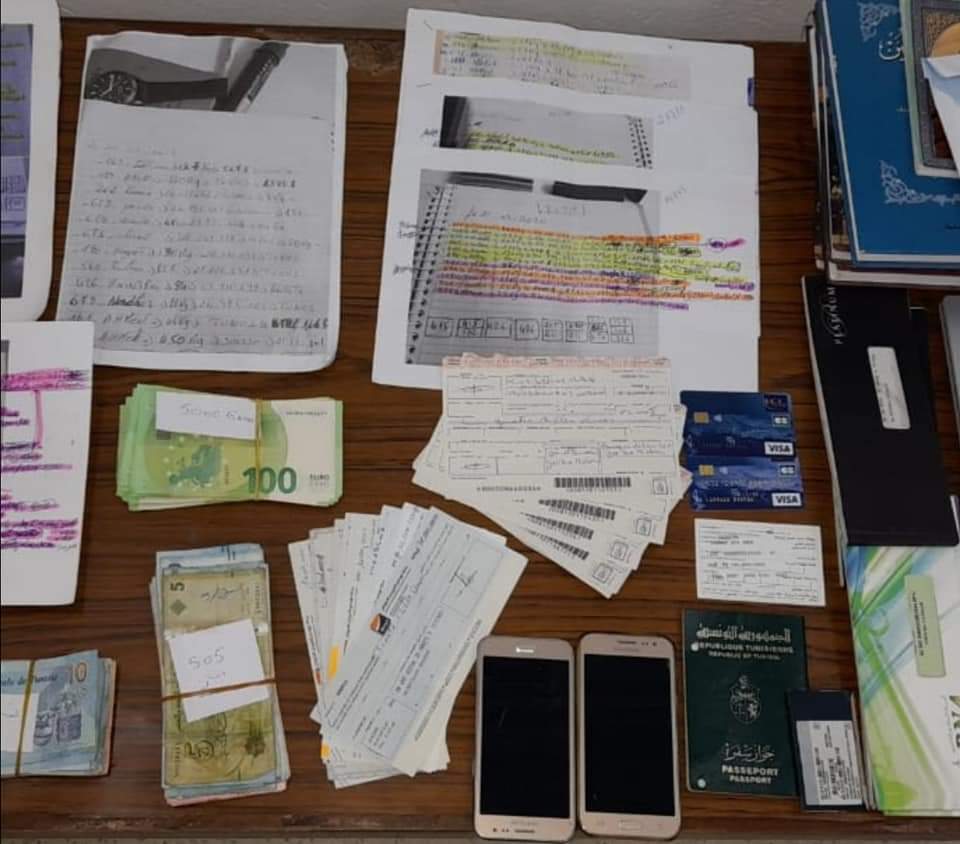 #Tunisian Intelligence Services dismantled a terrorist cell operating abroad.
The cell finances terrorists in conflict zones, the two main suspects (an Arab national and his Tunisian wife) are residents of a European country.
3 Tunisian collaborators were arrested.