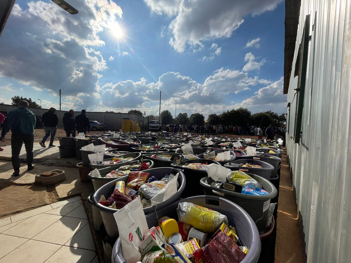MuslimAssocSA's tweet photo. We have done Distributions this afternoon at the Saabrie Chishty Dawah Centre in Drieziek.
📌 Orange Farm.
#ZakaatHamperDistribution #Ramadan #FoodHampers #RamadanDistribution #MuslimAssociationOfSouthAfrica https://t.co/mST5RKtfZJ