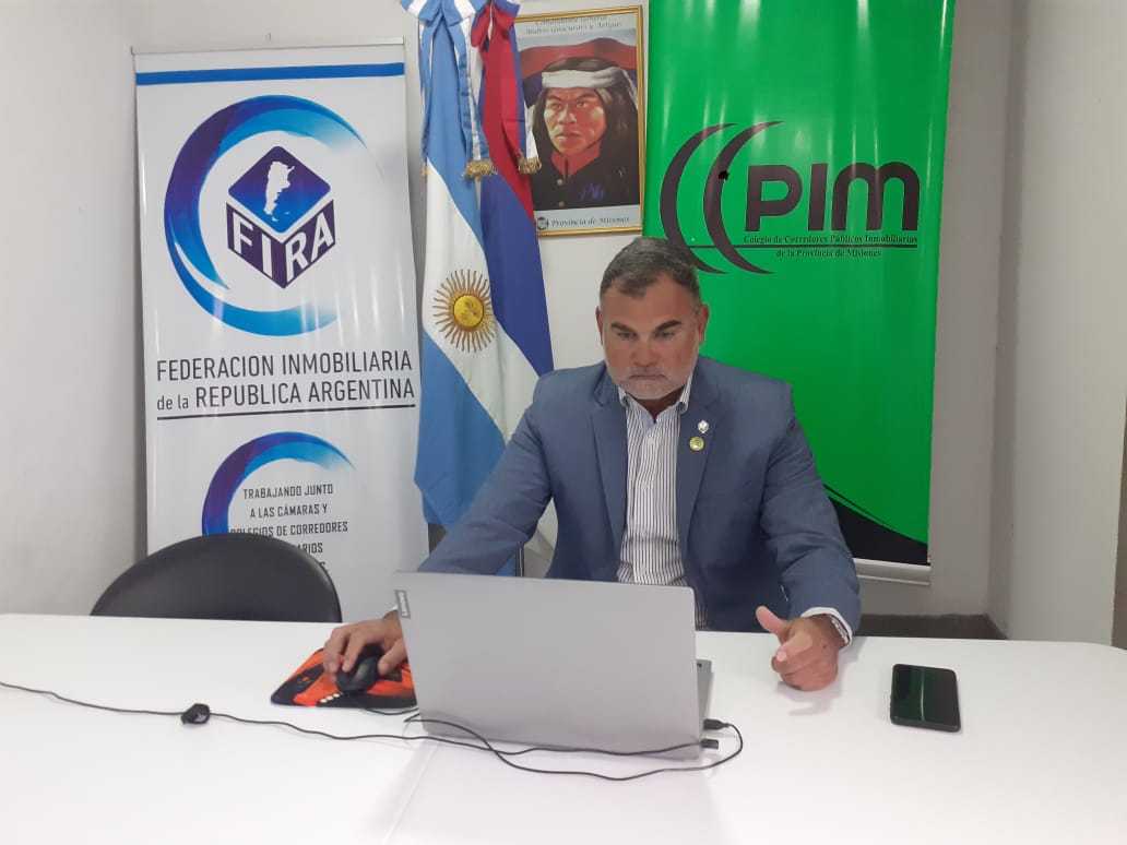 ColegiodeCorre2's tweet photo. Junto a directivos de otras asociaciones, nuestro presidente Juan Maidana y socios del @ColegiodeCorre2 seguimos el #Mensaje a #Misiones de @herrerayflia en la apertura de sesiones de la Legislatura https://t.co/mlvuMaReGZ