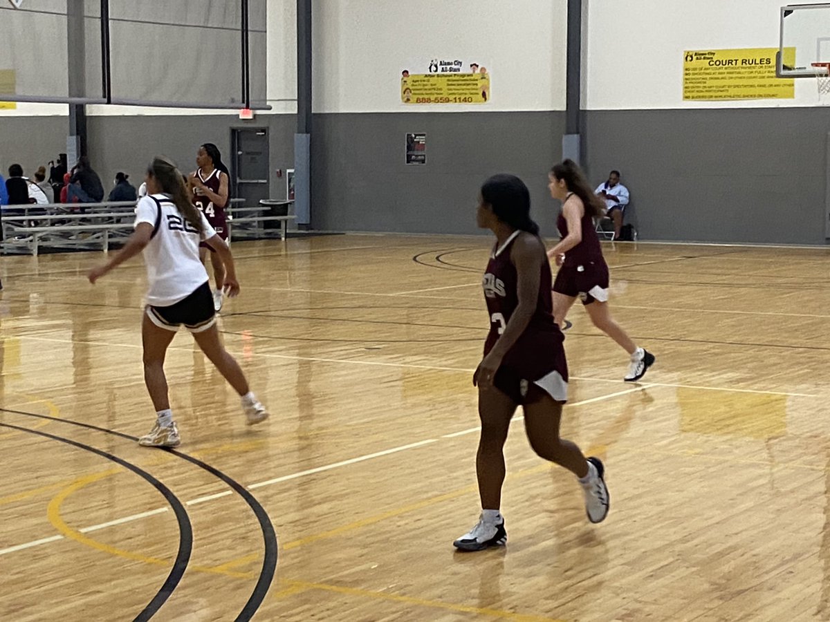 ACH_GBB's tweet photo. 🏀 Game Update!🏀

Young lady can shoot it. ⁦⁦@30_nesha⁩ (2022/Odessa HS) just sank a Trey from the LT wing for ⁦@WaveMakerz432⁩
#ACHGBB #QOTH2021 https://t.co/YLiTOHqCUo