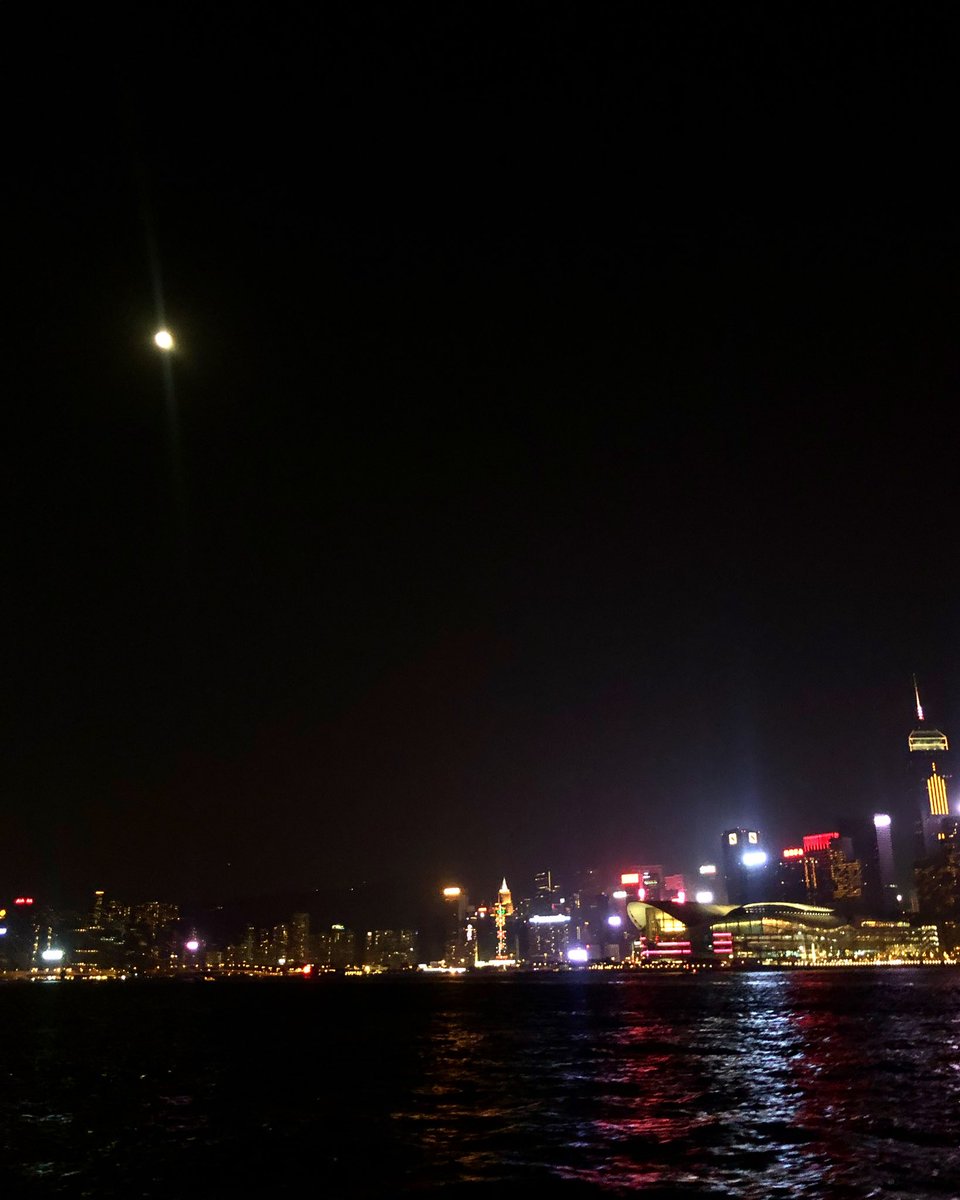 yeyekas's tweet photo. This is Hong Kong 

#yesung_beautiful_night 
#elf_beautiful_night #travel #snapshot #travelgram #travelsnap 
#beautifulnigt #nightview #snaphk #hksnap @yesung1106 @SJofficial #藝聲 https://t.co/dhE2sJqBuB