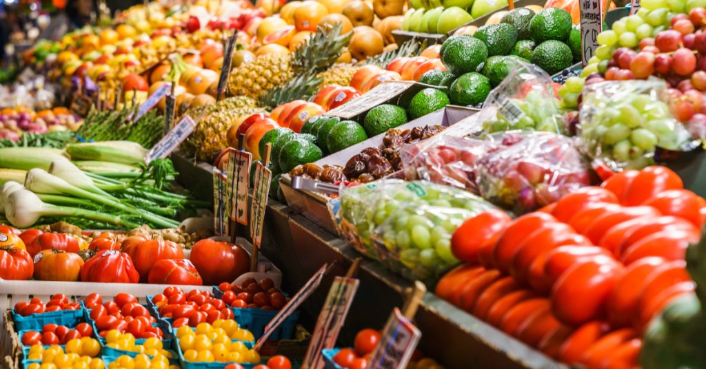 WebMD's tweet photo. Fresh fruits and veggies seem to have a way of going bad before you can eat them all. Learn the smartest ways to store your produce to keep it fresher longer: https://t.co/kbet6hDnN4 https://t.co/NgY3Bs0pli