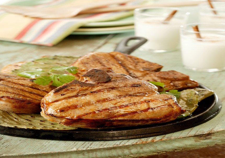 IndianaPork's tweet photo. Kick off grilling season by adding new flavors to your library! Pork is versatile and will love any flavor you throw at it. These Chipotle Lime Marinated Grilled Pork Chops will be perfect on your grill this weekend!

https://t.co/2Ng7HFTrSU https://t.co/EqlNcpD5Pl