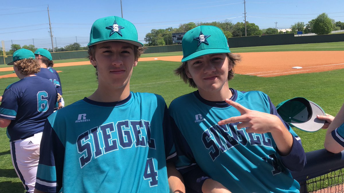 SiegelBaseball_'s tweet photo. 5 min til game three against Oakland with @MattKirby25 on the mound for Siegel #weswag https://t.co/fd2h4MdaQ5