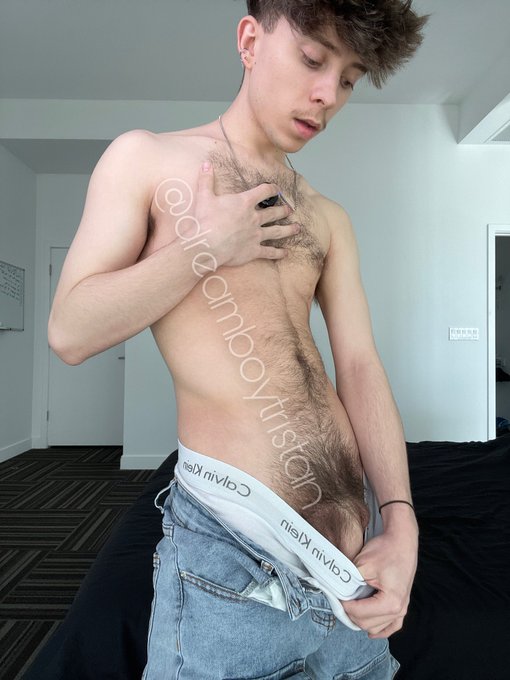 rt if you&rsquo;d take a seat 😈 https://t.co/7iLpkoqFMT