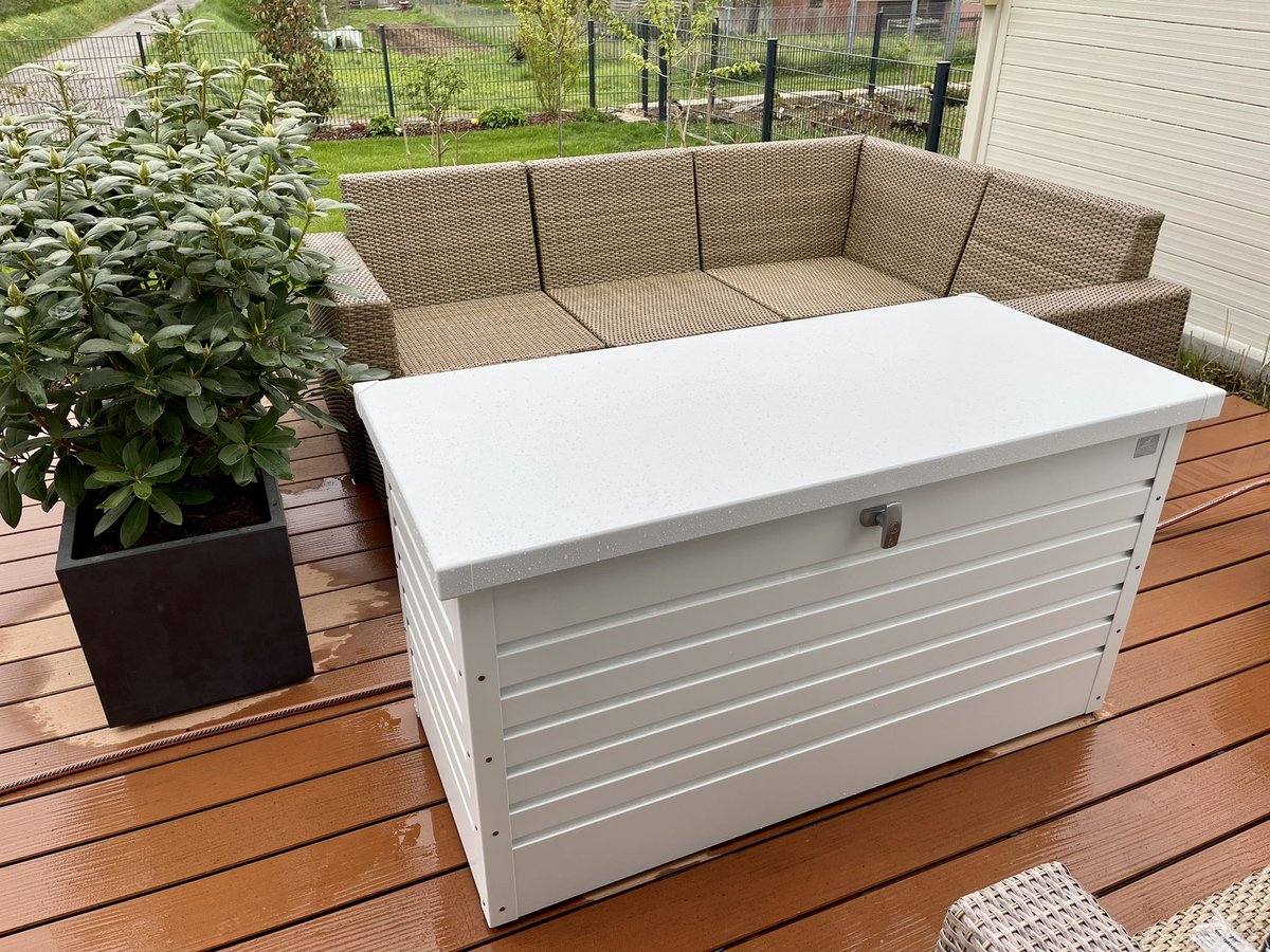frankfeil's tweet photo. Heute kam dann endlich auch die Kissenbox von #Biohort für die Terrasse an. Endlich ist alles sauber verstaut 👌 https://t.co/moxVBBeLmS