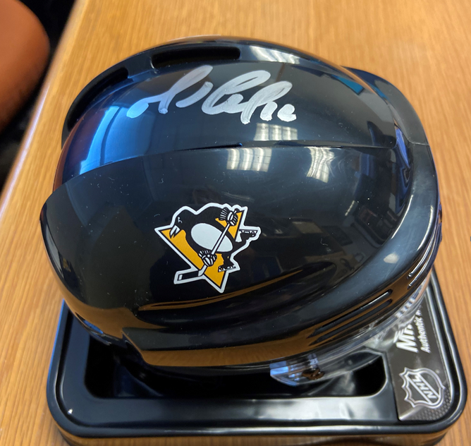 SuperheroPGH's tweet photo. Looking for some caped crusaders to join our 2021 Virtual Superhero Run to help us protect children in need! Run or walk now - May 9! Be entered to win prizes signed by from Pgh Superheroes like Mario Lemieux &amp; Sidney Crosby &amp; receive a race shirt &amp; medal: https://t.co/Bqnp9mR4iR https://t.co/w4YEL2cGZr