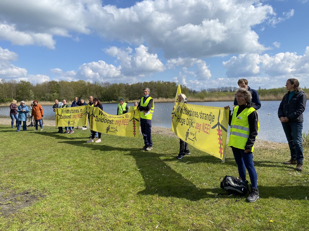 VVD_AmsZuidoost's tweet photo. Hoge opkomst bij protestwandeling #windalarm in zuidoost. Bewoners voelen zich niet gehoord. Goed om dat op deze manier kenbaar te maken. VVD zuidoost was ook aanwezig; lees onze alternatieve plannen hier👇
https://t.co/0Q9v6sIRzn
Bij de #GR2022 in maart valt er iets te kiezen!😉 https://t.co/NZQO3Gu90Y