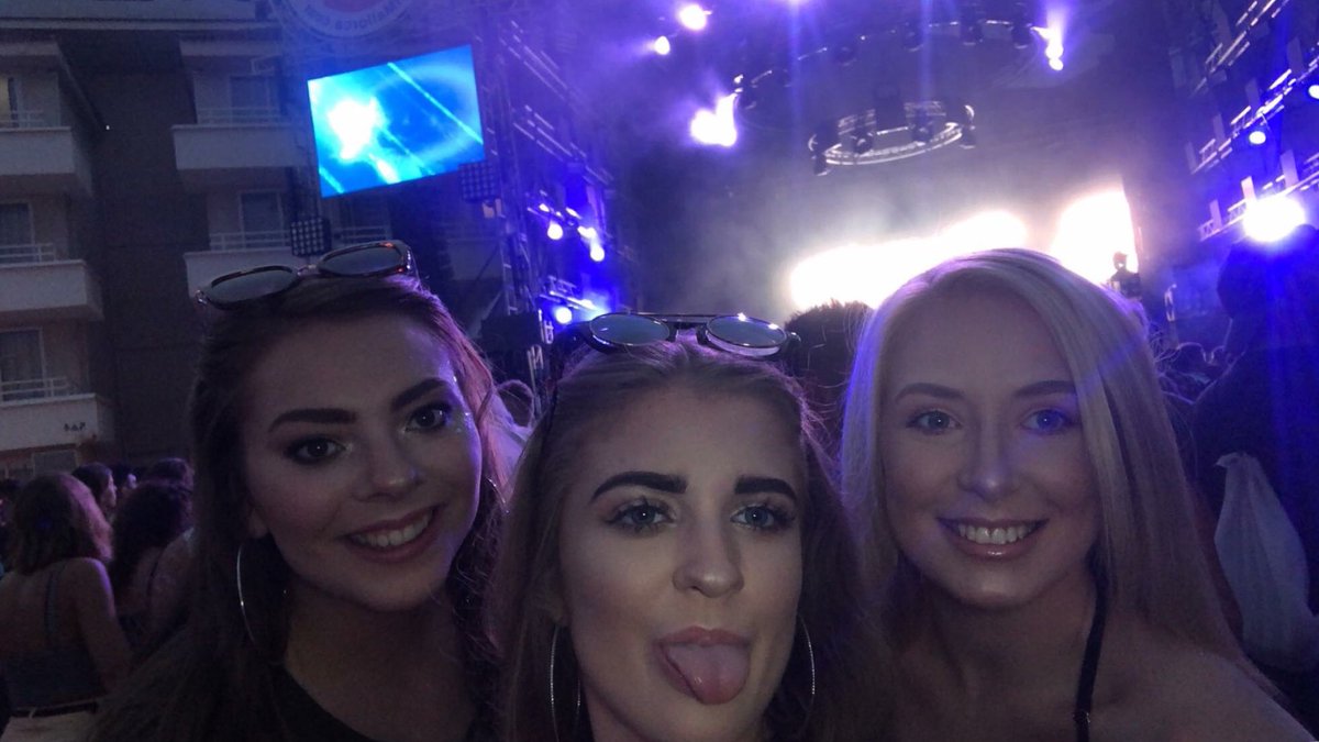 happy 21st birthday lyns!! hope you hae an amazing day and get spoilt🤍x <a href="/lynseyburr/">Lynsey Burr</a>
