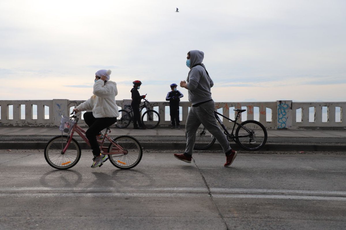 Primer día con la Av Altamirano cerrada para que porteños y porteñas puedan hacer deporte con tranquilidad en la franja deportiva. Harta gente, ambiente familiar y buena acogida por los vecinos. Sin duda sería positivo que el Gobierno habilite un horario para NNA en las tardes!