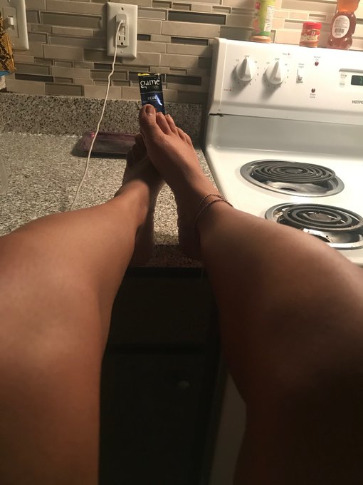 Suck on my toes as I roll up😜 https://t.co/hFZhkSwoAF<a href="/tag/facesitter"class="tags"><span>#facesitter</span></a><a href="/tag/onlyfans"class="tags"><span>#onlyfans</span></a>