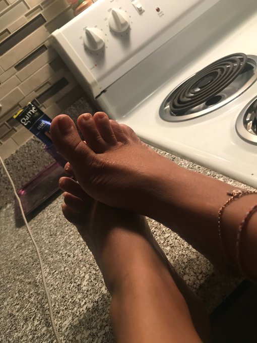 Suck on my toes as I roll up😜 https://t.co/hFZhkSwoAF<a href="/tag/onlyfans"class="tags"><span>#onlyfans</span></a><a href="/tag/onlyfansgirl"class="tags"><span>#onlyfansgirl</span></a>