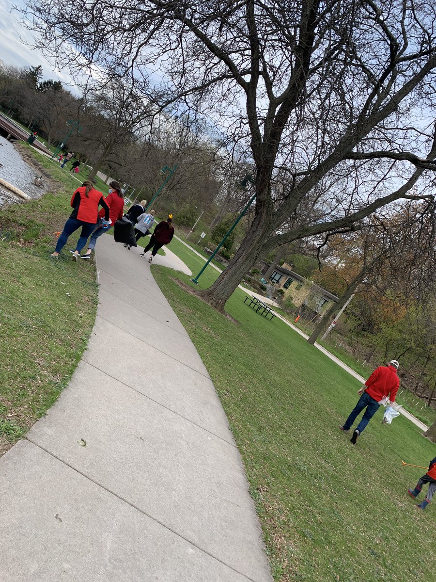 So happy to be back into volunteering with my favorite people! #Target #worksomewhereyoulove <a href="/VanBeekMelissa/">Melissa VanBeek</a> <a href="/tjadkins26/">Tory Adkins</a> @BretK1248