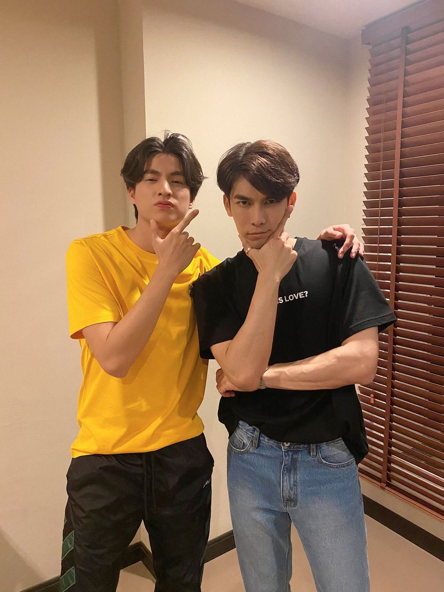 A ᵗᶦⁿʸ thread of Mewgulf's height difference because those few centimeters have to be cherished 