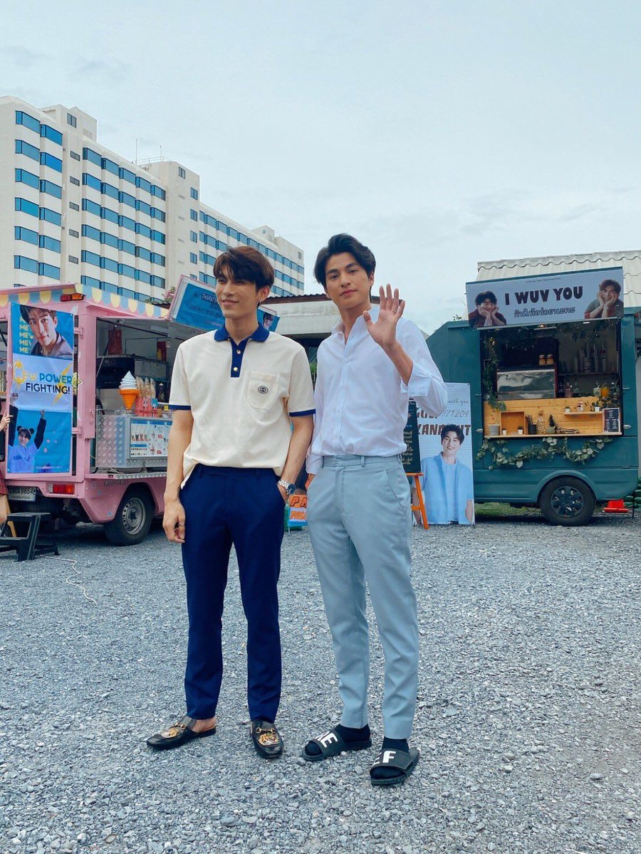 A ᵗᶦⁿʸ thread of Mewgulf's height difference because those few centimeters have to be cherished 