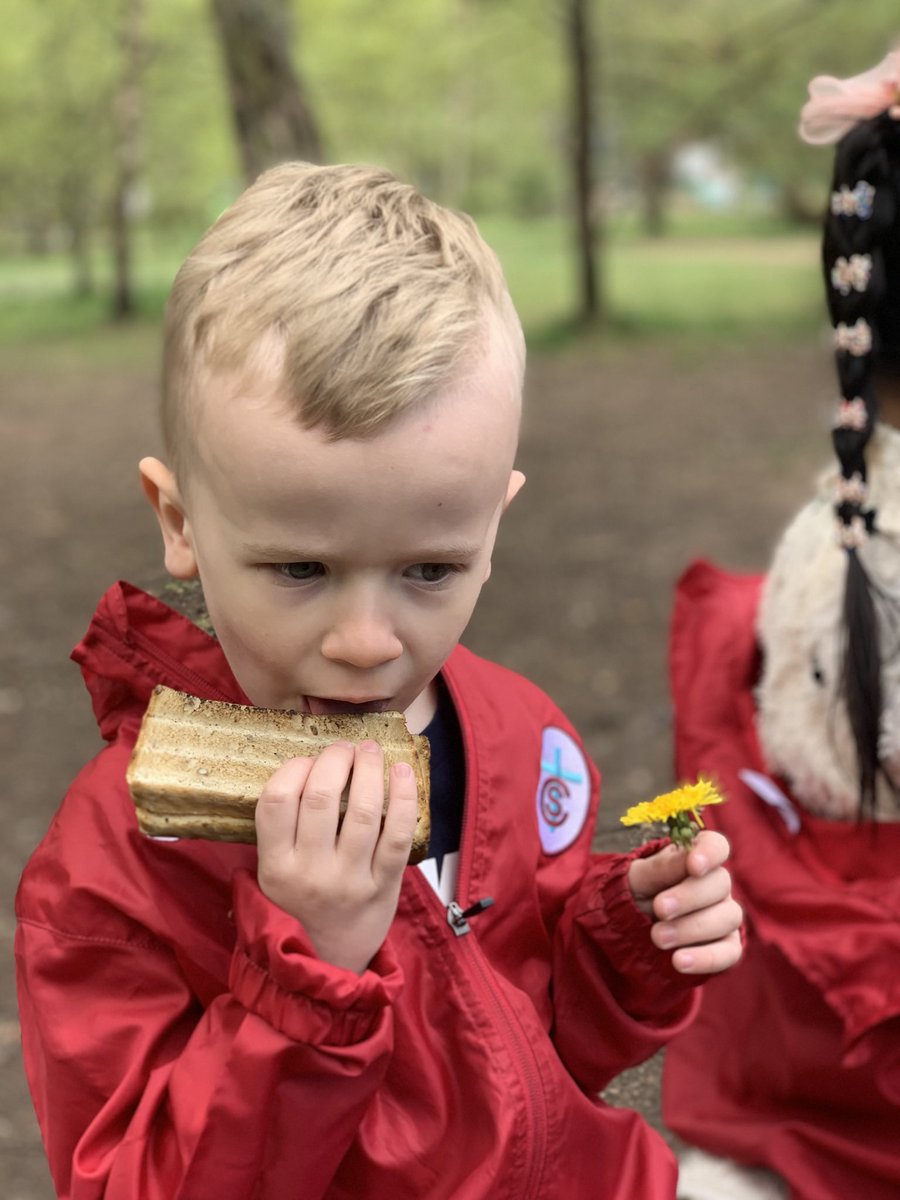 StCharlesGla's tweet photo. First #Campfire of the new term with Andrea @childrens_wood so we revised our #FireSafety rules. Our #ForestSchool group enjoyed cheese toasties before heading into the woods to explore. #FireCircle #CampfireCooking #LocalSpaces https://t.co/Y7nXVIGBjV
