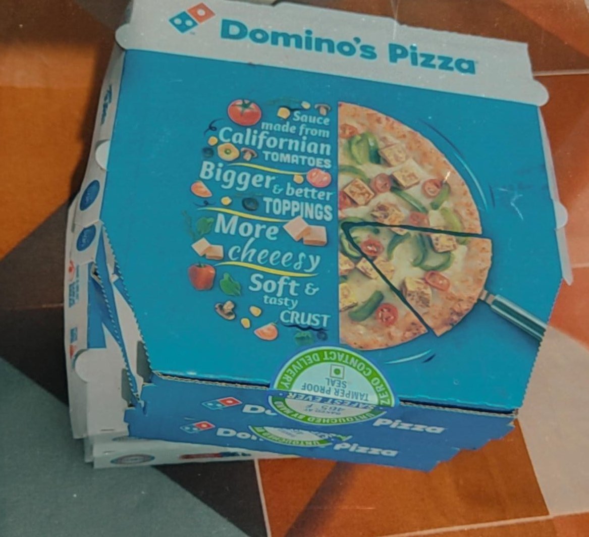 aarfecious's tweet photo. Thank you @dominos_india and #dominos_Asansol.  It was my birthday and you made it extra special. 
I ordered two pizzas , due to confusion and lockdown i received 2 extra Pizzas and since it was my birthday, it came as a gift from dominos. 
#YehHaiRishtonKaTime https://t.co/X4HEC1NBXS