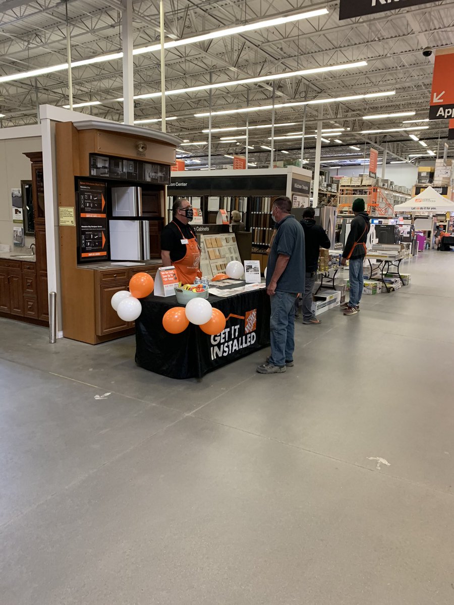 JohnBrayMorris1's tweet image. Having fun throughout the store with our All Services event at #thesantafehomedepot today. Thank you Sharon from MCS for coming out to support us! #PMDWinsWithServices @lowrythd @THDJustinCooper @JaimeAMoran1
