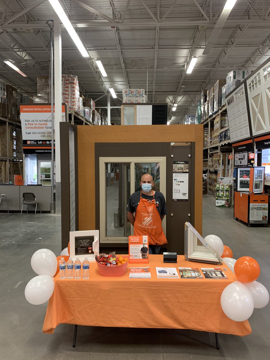 JohnBrayMorris1's tweet image. Having fun throughout the store with our All Services event at #thesantafehomedepot today. Thank you Sharon from MCS for coming out to support us! #PMDWinsWithServices @lowrythd @THDJustinCooper @JaimeAMoran1