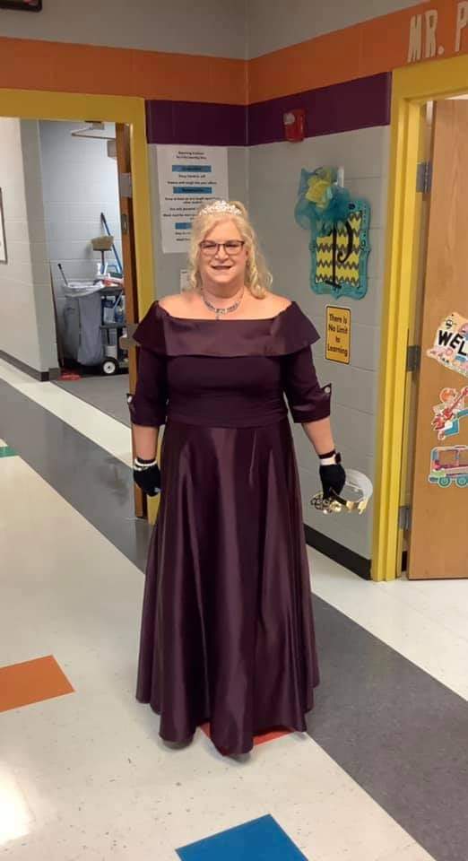 LearningElem's tweet photo. Big shout out to our amazing Principal today. Happy Principals Day.@kathylynnreed @LearningElem @ https://t.co/D6qSSNYO6A