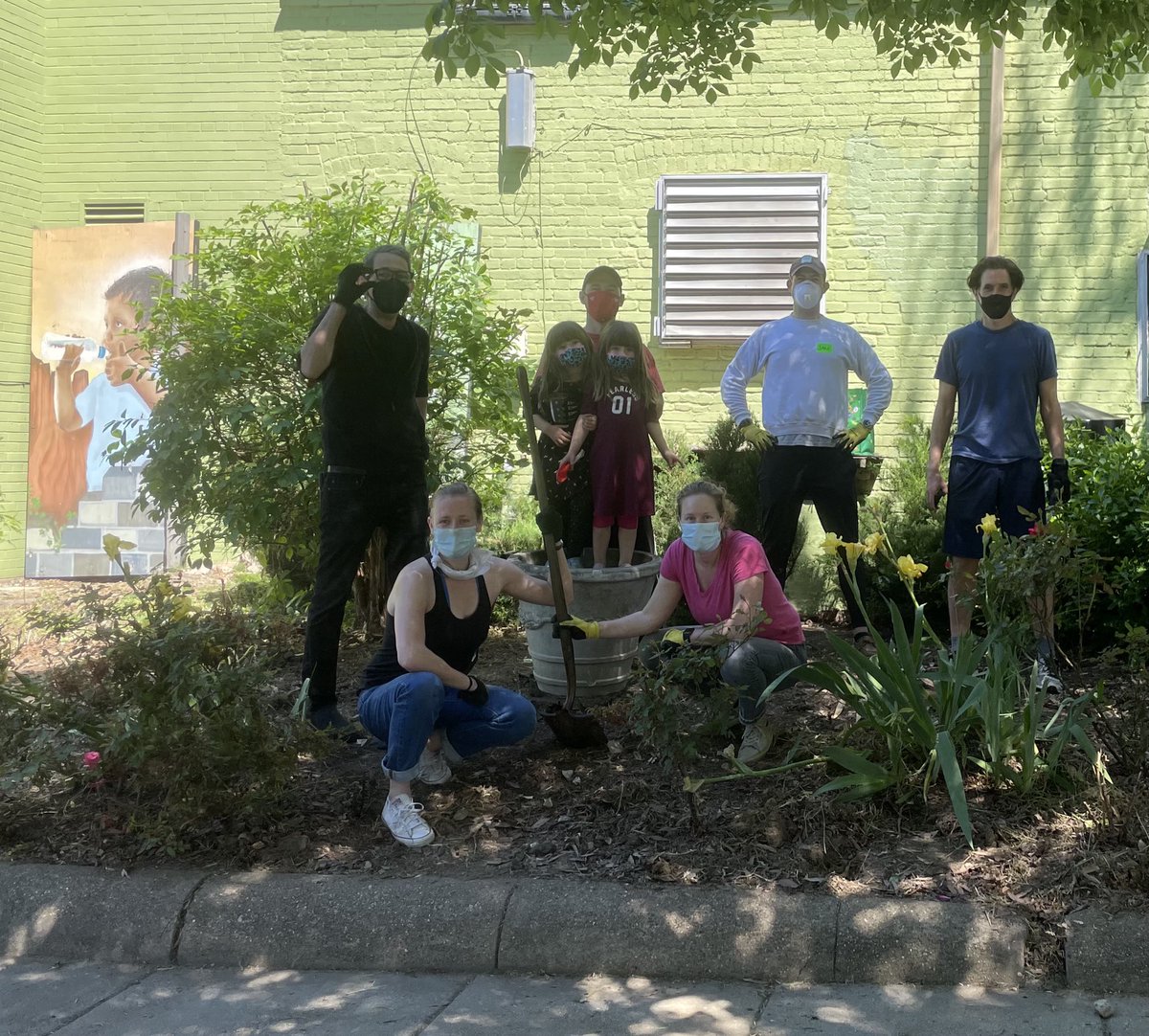 Neighbors of the #unitblockofTstnw rocked it today at the #TstRoseGarden for #BloomingdaleDCBeautificationDay <a href="/zachinbloom/">zachinbloomingdale</a> <a href="/racingprez/">fish</a> <a href="/aarterburn11/">Abigail Arterburn</a> <a href="/jacob___parker/">Jake Parker</a> @awrightb @hanlesko #BloomingdaleDC #beforeandafter Great job everyone!