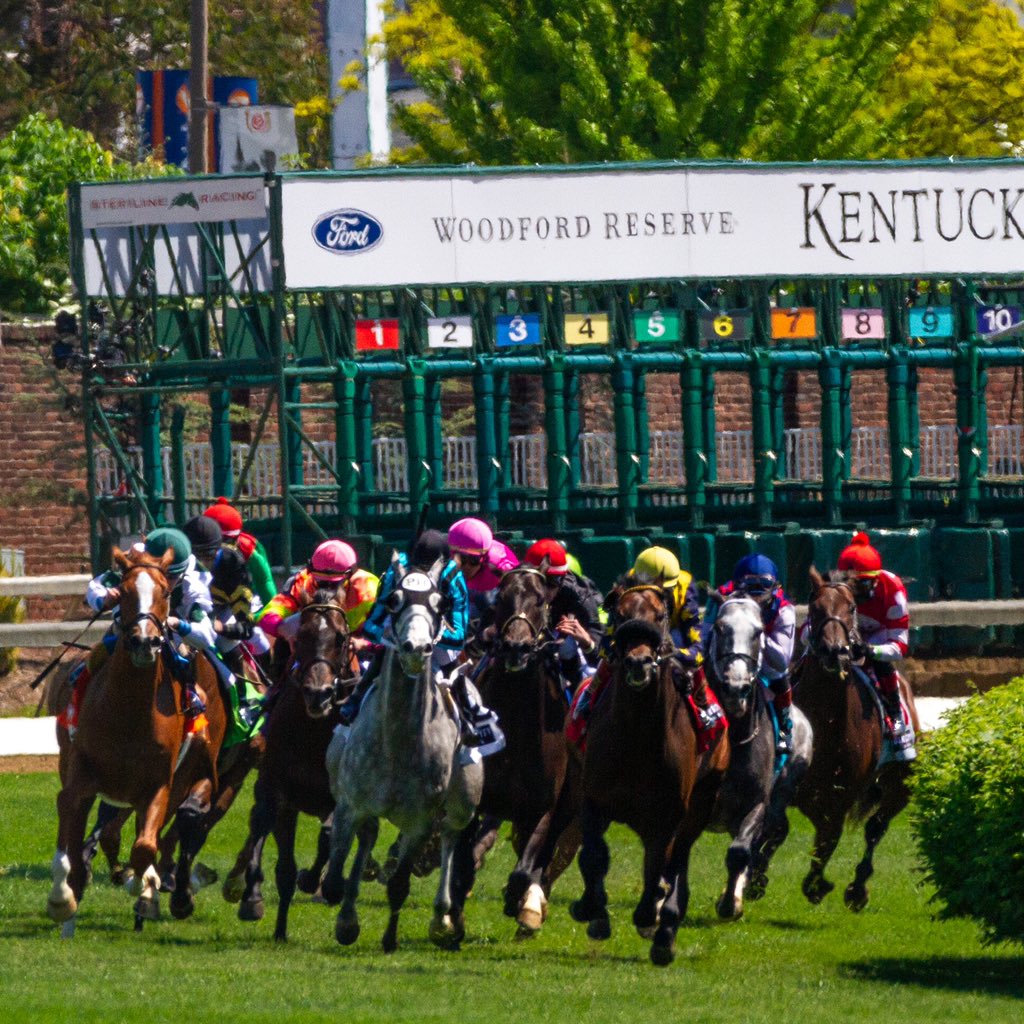 wisejohnp's tweet photo. First batch from #wave3derby day on another gorgeous Saturday at #churchilldowns.
I really like this first pic. Three horses. Twelve legs. Twelve off the ground. https://t.co/OzNjnveR1e